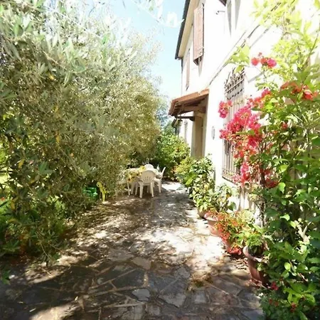 Ferienhaus Fuer 8 Personen Ca 150 Qm In Viareggio, Toskana Provinz Lucca Prázdninový dům Viareggio