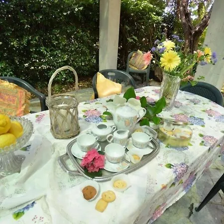 Ferienhaus Fuer 8 Personen Ca 150 Qm In Viareggio, Toskana Provinz Lucca *